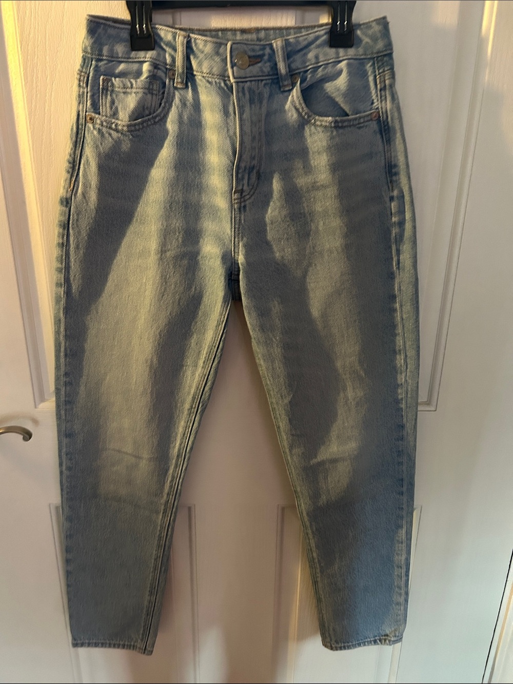 American Eagle Outfitters mom jeans 2 short